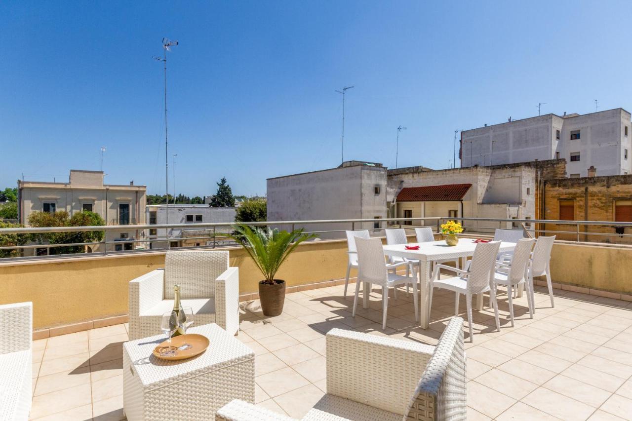 Roomy Apartment With Terrace & Parking レッチェ エクステリア 写真